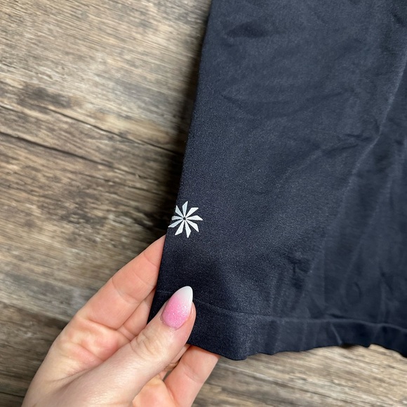 Athleta Black Workout Sleeveless Tank Top Fitted Cut Out Design Built in Bra - Picture 4 of 5